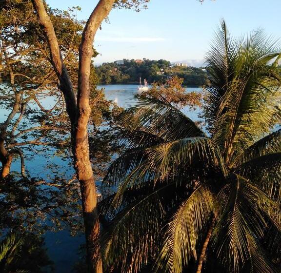 Отель Boca Brava Lodge