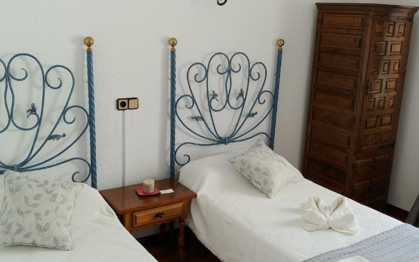 בית מלון כפרי Hostal & Restaurante Miralpas