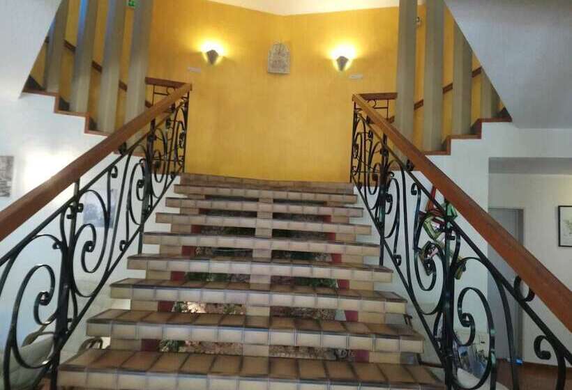 Отель Hôtel Sous L Olivier