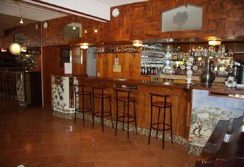 Отель Hôtel Sous L Olivier