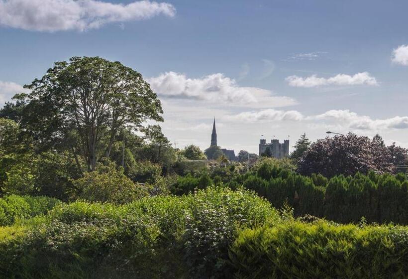 بنسيون Caravogue House