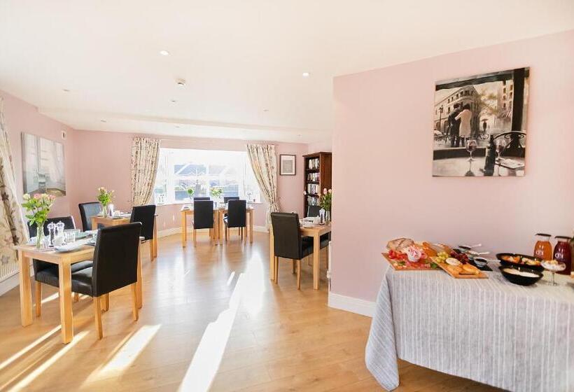 بنسيون Caravogue House