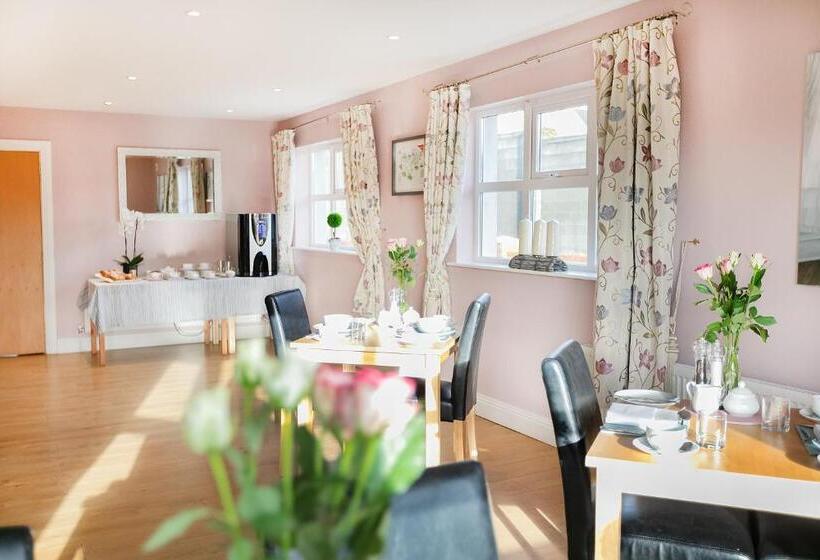 بنسيون Caravogue House