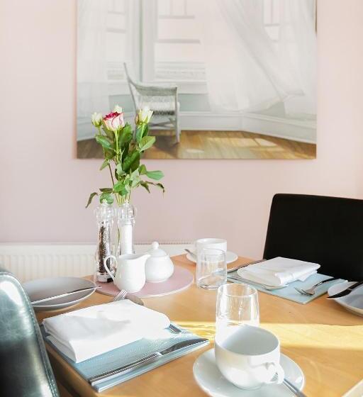 بنسيون Caravogue House