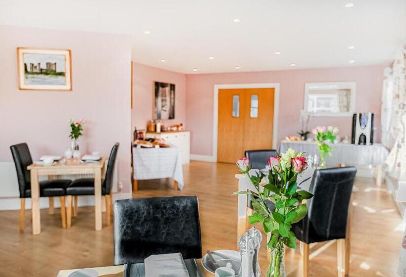 بنسيون Caravogue House