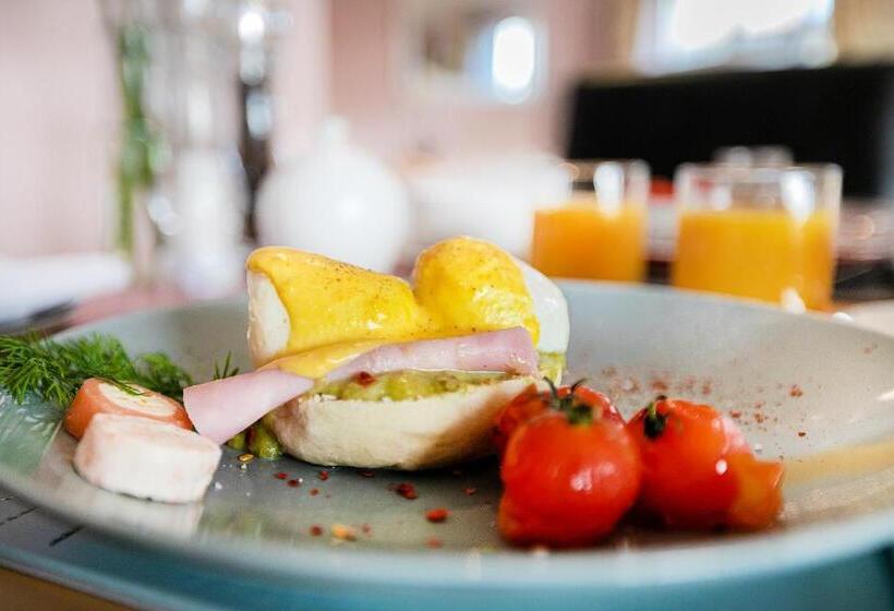 بنسيون Caravogue House