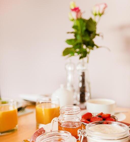 بنسيون Caravogue House