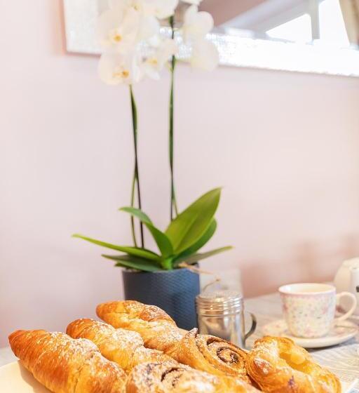 بنسيون Caravogue House