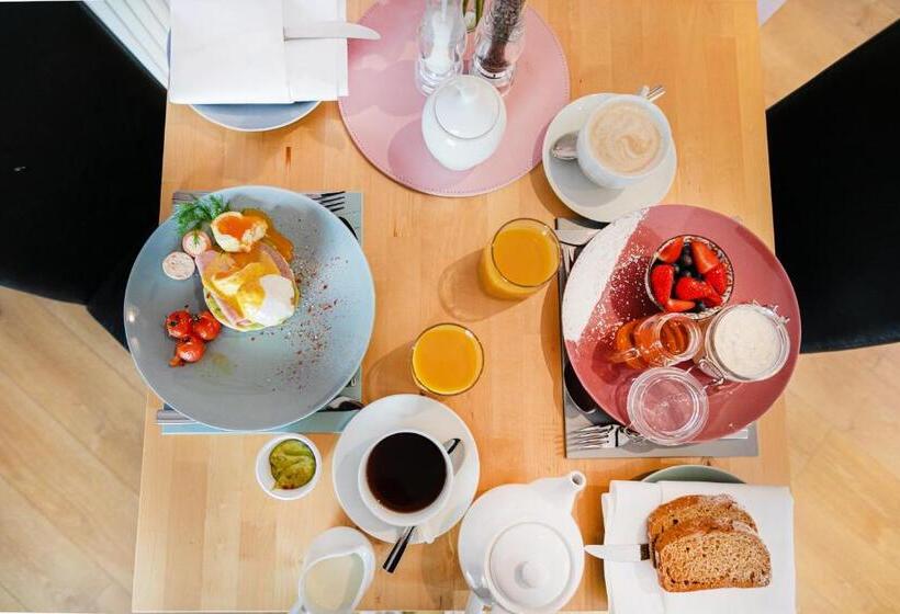 بنسيون Caravogue House