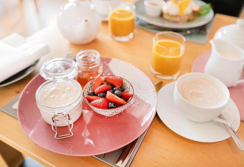 بنسيون Caravogue House