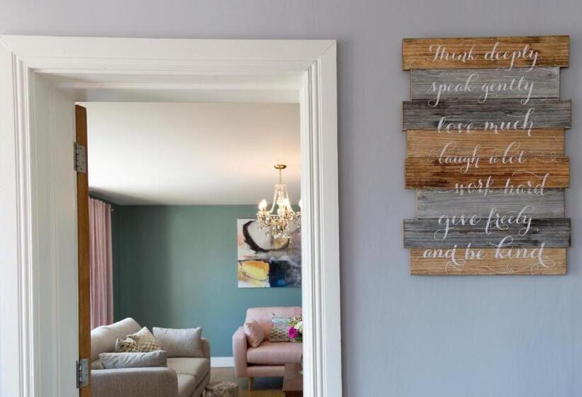 بنسيون Caravogue House