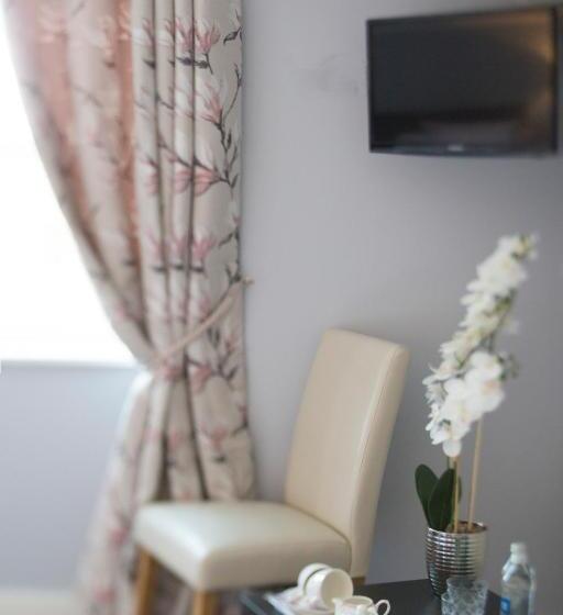 بنسيون Caravogue House