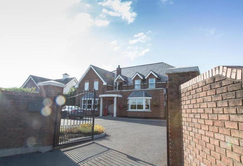 بنسيون Caravogue House