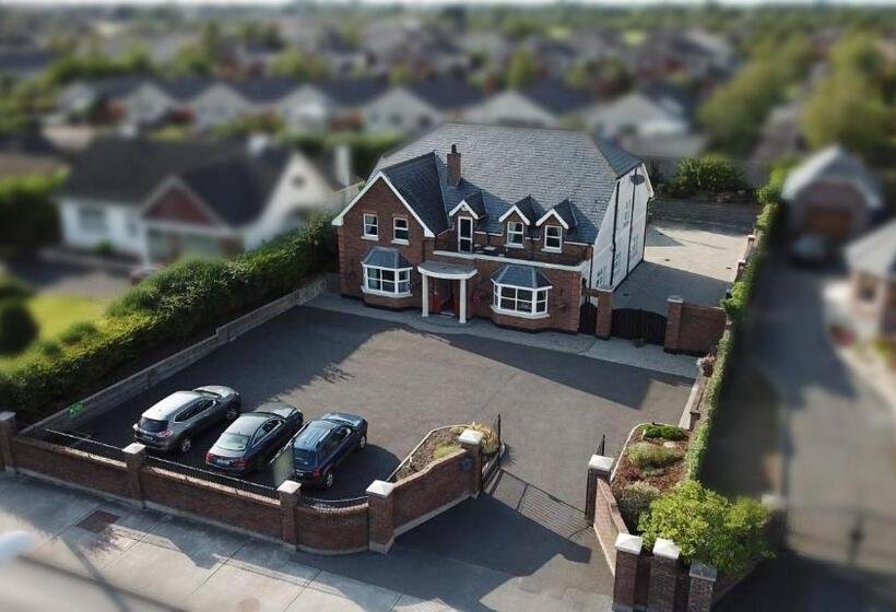 بنسيون Caravogue House