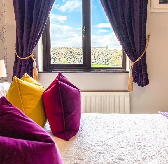 بنسيون Daly S House