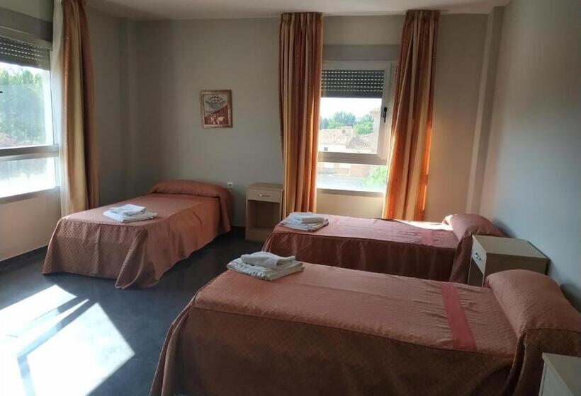 بنسيون Hostal Restaurante La Concordia