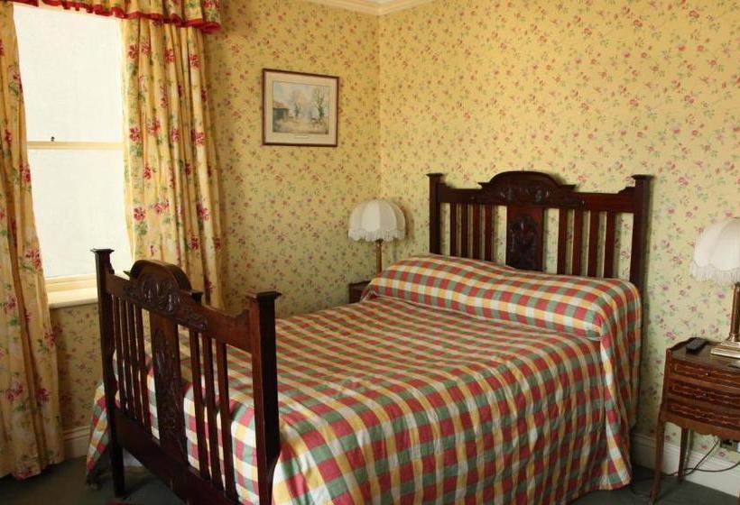 פנסיון Roscaoin House