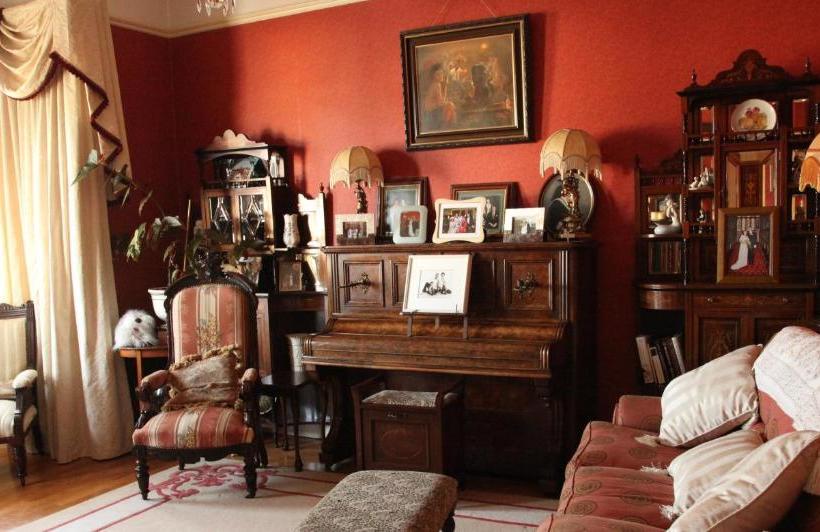 פנסיון Roscaoin House