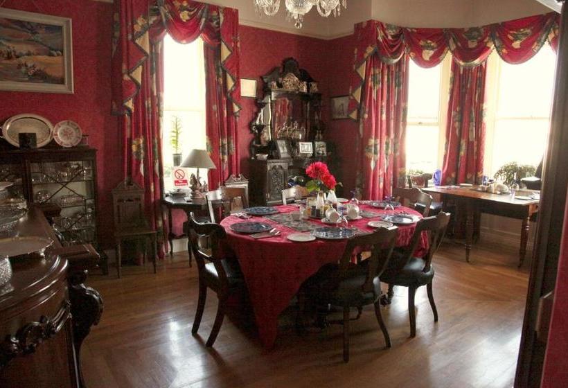 פנסיון Roscaoin House