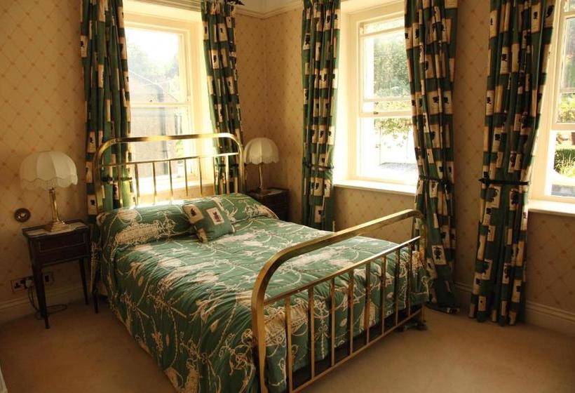 פנסיון Roscaoin House