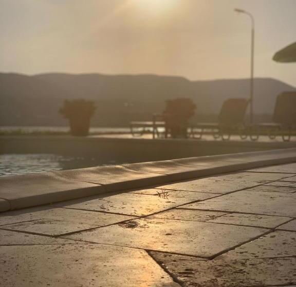 Riviera By Queens Hotel And Resort