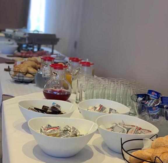 Riviera By Queens Hotel And Resort