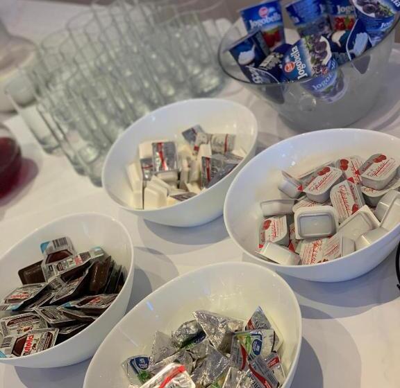 Riviera By Queens Hotel And Resort