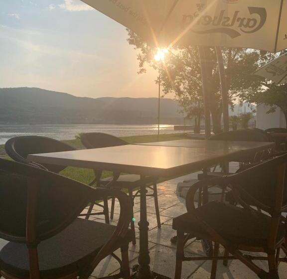 Riviera By Queens Hotel And Resort