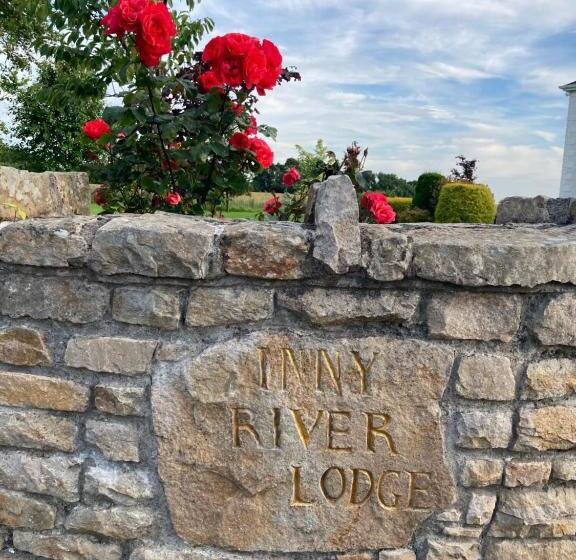 مبيت وإفطار Inny River Lodge