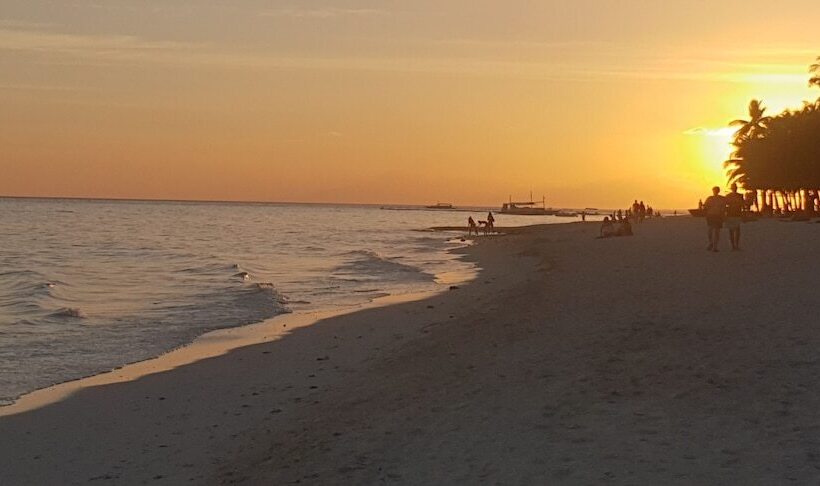 هتل Alona Beach Side Inn