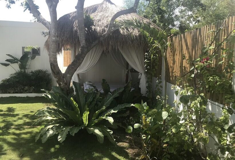 هتل Alona Beach Side Inn