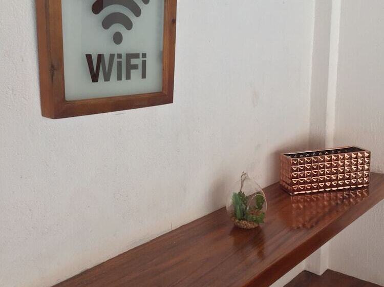 هتل Alona Beach Side Inn