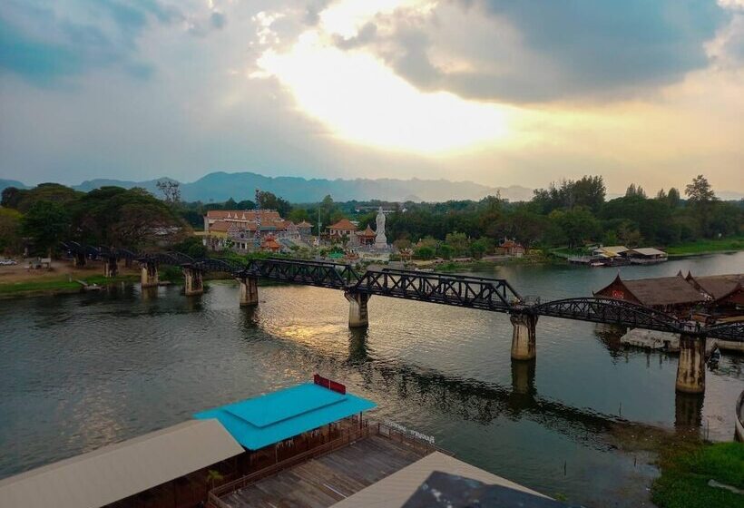 호텔 Monaz River Kwai Kanchanaburi
