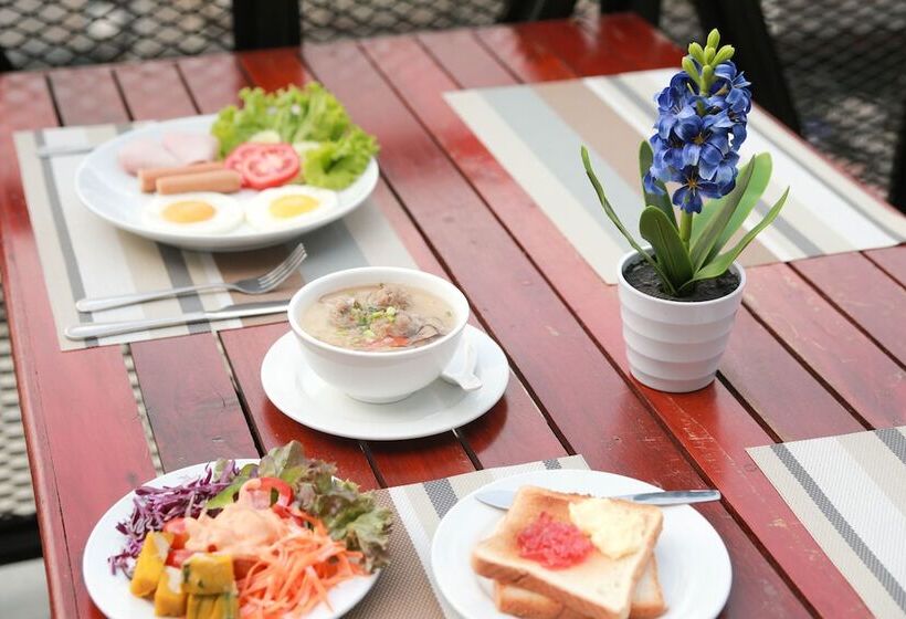 호텔 Monaz River Kwai Kanchanaburi