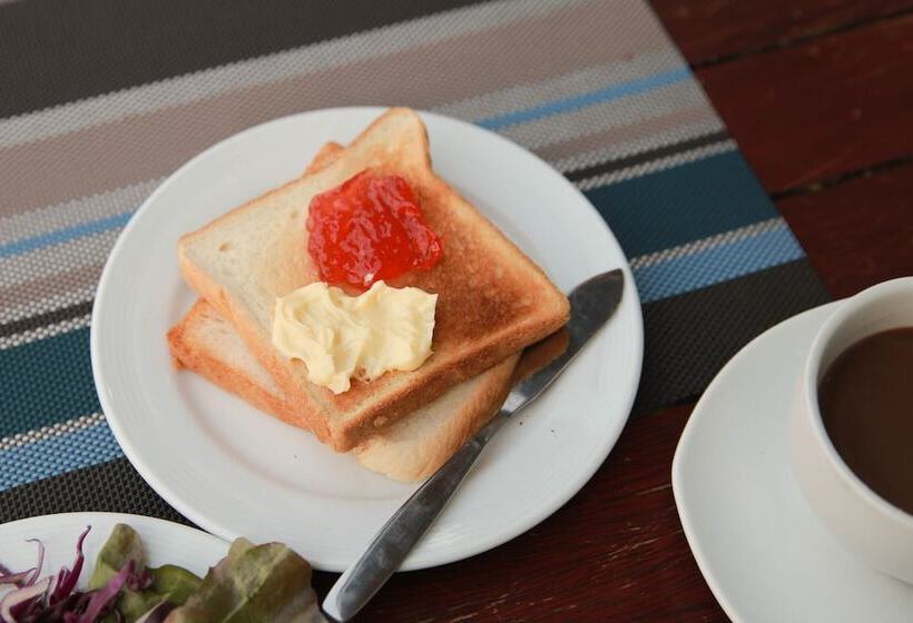 호텔 Monaz River Kwai Kanchanaburi