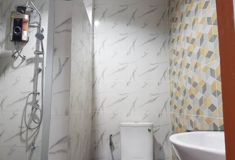 호텔 Monaz River Kwai Kanchanaburi