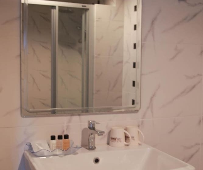 호텔 Monaz River Kwai Kanchanaburi