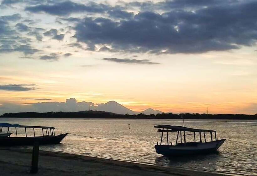 تختخواب و صبحانه Salili Bungalow