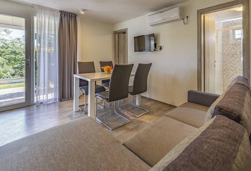 בית מלון כפרי Mobile Home Rojnic