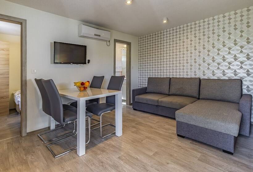 בית מלון כפרי Mobile Home Rojnic