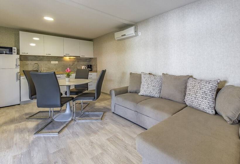 בית מלון כפרי Mobile Home Rojnic