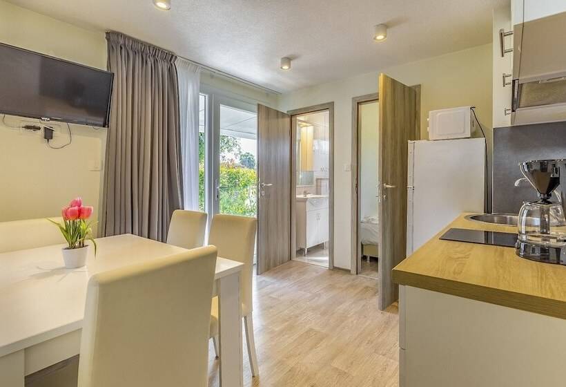 בית מלון כפרי Mobile Home Rojnic