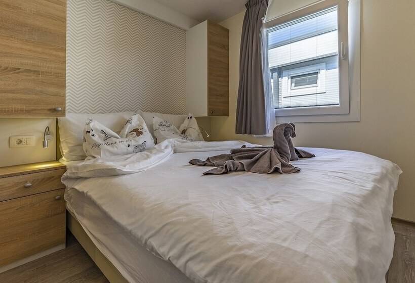 בית מלון כפרי Mobile Home Rojnic