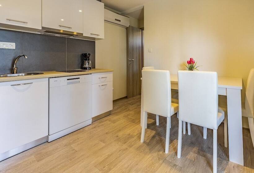 בית מלון כפרי Mobile Home Rojnic