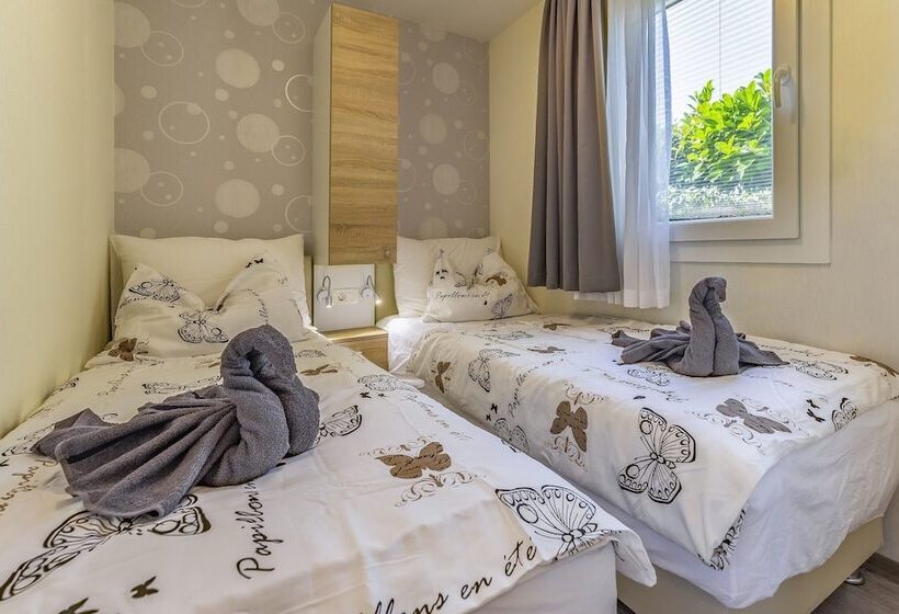 בית מלון כפרי Mobile Home Rojnic