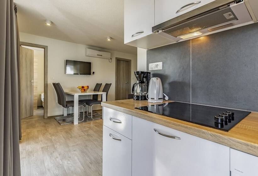 בית מלון כפרי Mobile Home Rojnic