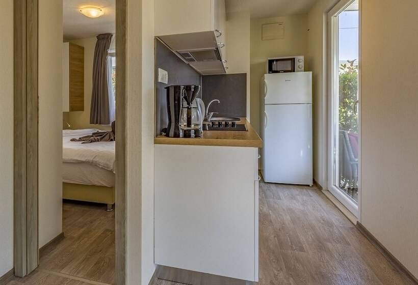 בית מלון כפרי Mobile Home Rojnic