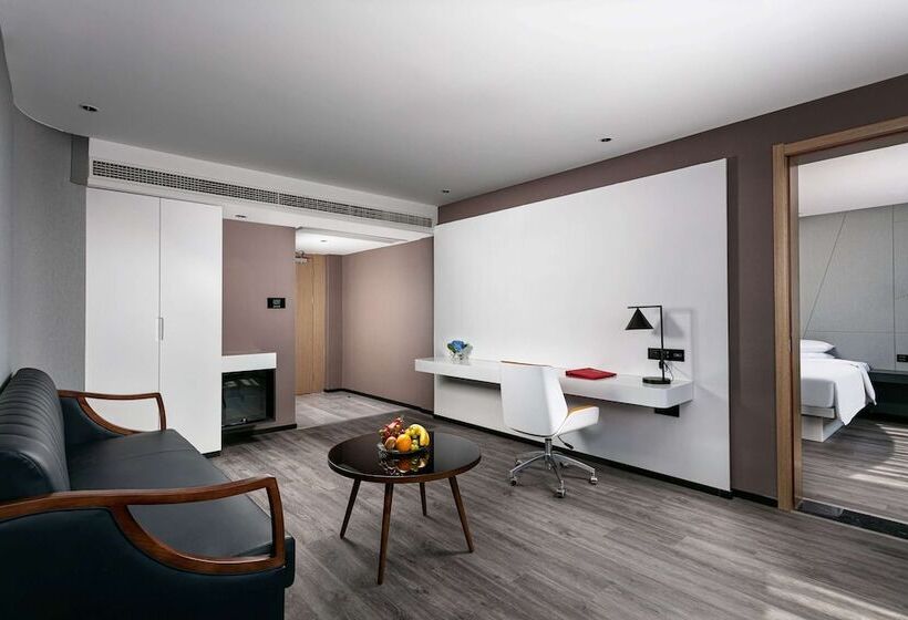 ホテル Ramada By Wyndham Yangzhou Slender West Lake