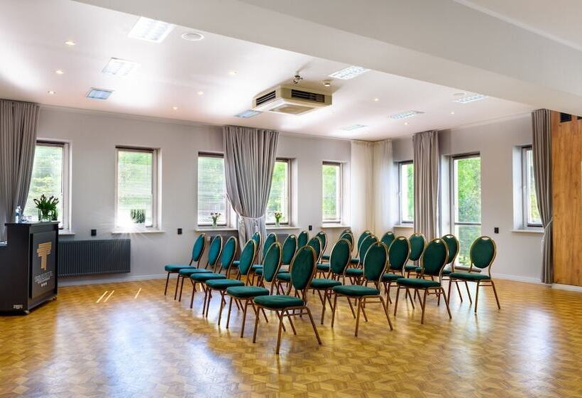 Tailor Hotel Sport & Conference