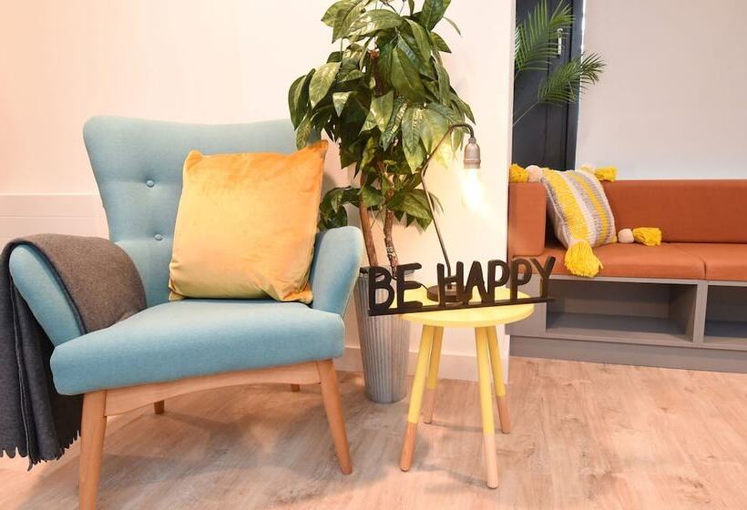 Yugo Explore   Lee Point